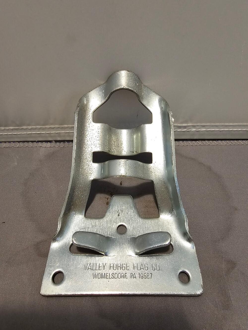 Vintage Valley Forge Steel Angled Wall Mount 3/4" Bracket Flag Pole Holder - USA